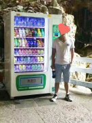 你以為地鐵站的自動(dòng)販賣機(jī)不賺錢？有人卻靠它年入百萬！
